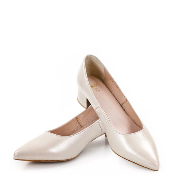 weronica-lico-beż5 GASSU Czółenka WERONICA beżowe perłowe - z przodu