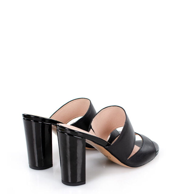 GASSU Klapki LUNA - Czarne klapki na słupku - po skosie