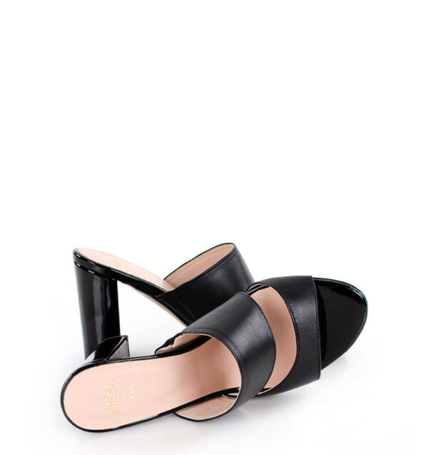 GASSU Klapki LUNA - Czarne klapki na słupku - z przodu