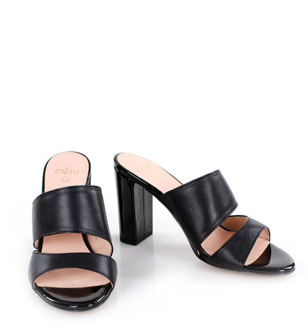 GASSU Klapki LUNA - Czarne klapki na słupku - z przodu